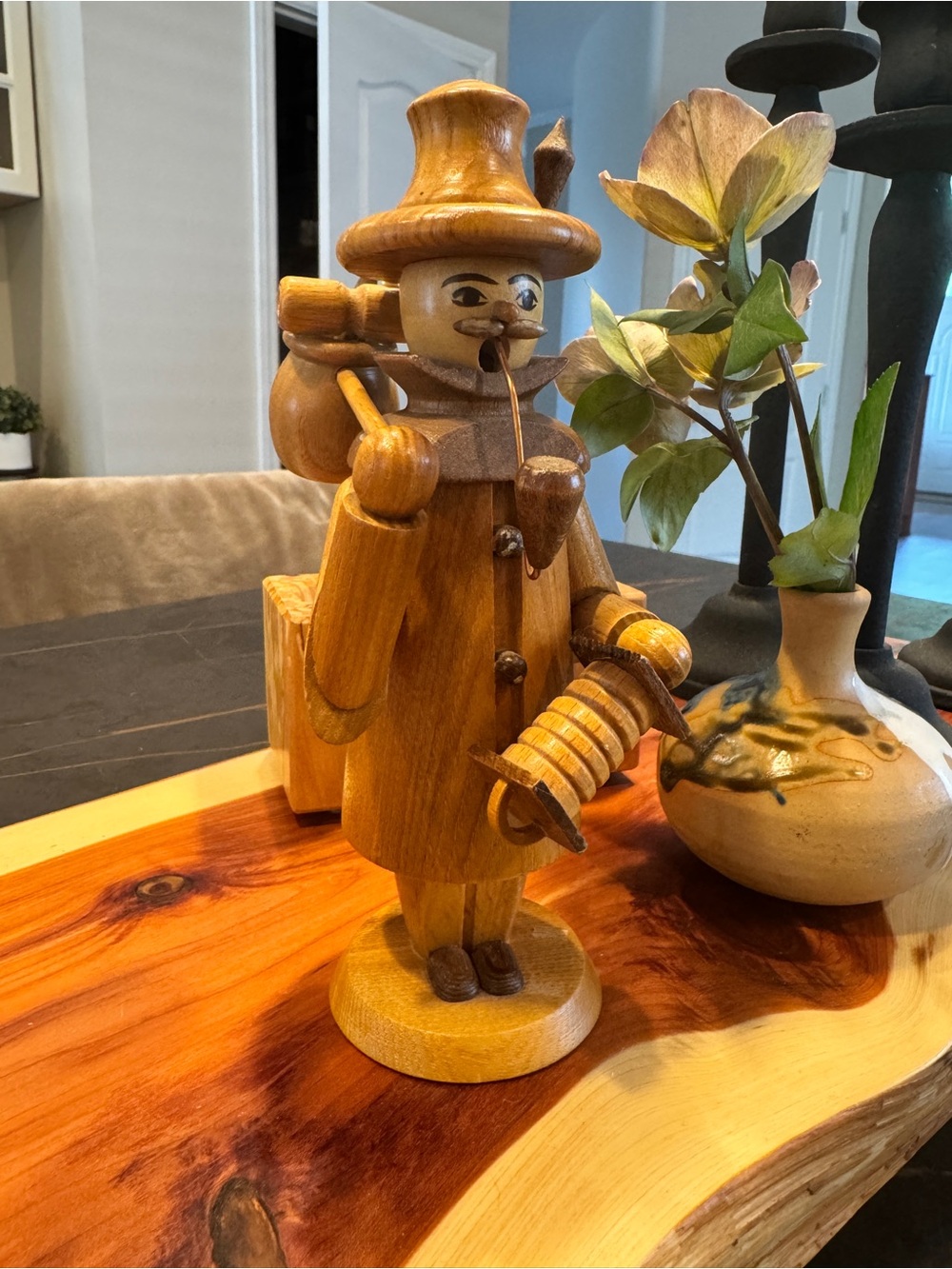 Vintage Erzgebirge German Beekeeper Smoker Figure - Picture 3 of 4